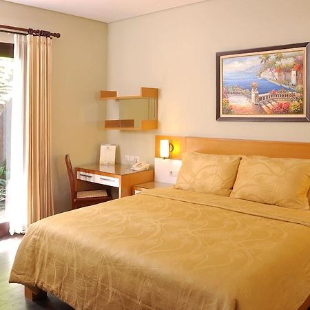 Cozy Boutique Guest House Malang Exterior photo