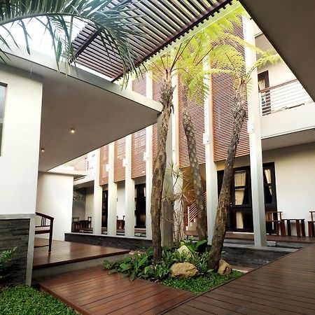 Cozy Boutique Guest House Malang Exterior photo