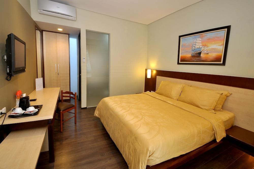 Cozy Boutique Guest House Malang Exterior photo