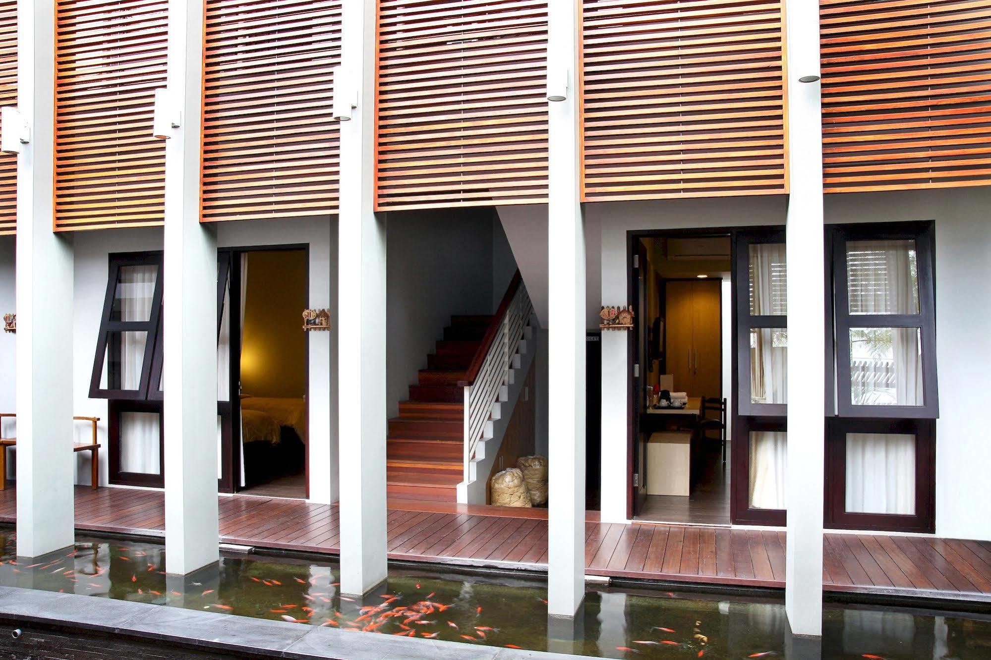Cozy Boutique Guest House Malang Exterior photo