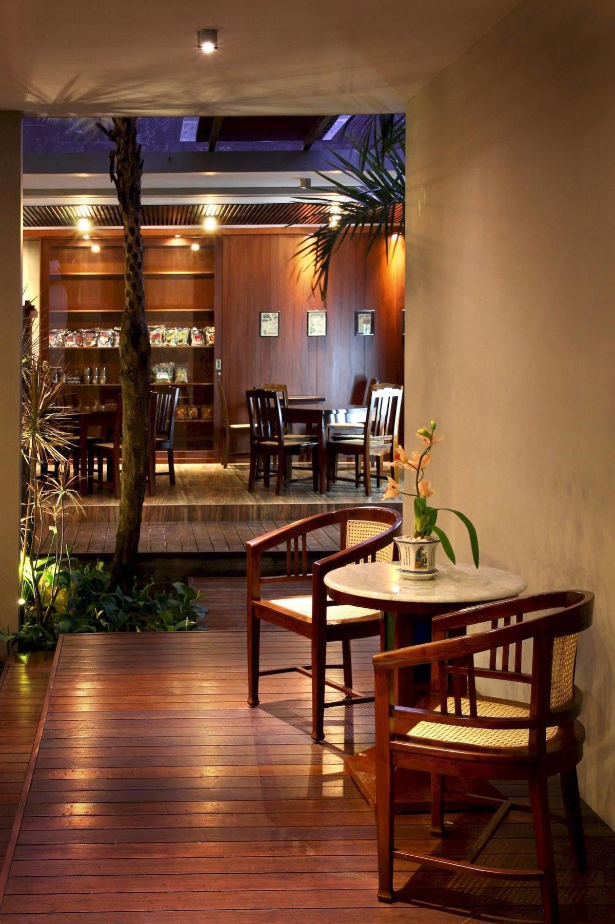 Cozy Boutique Guest House Malang Exterior photo