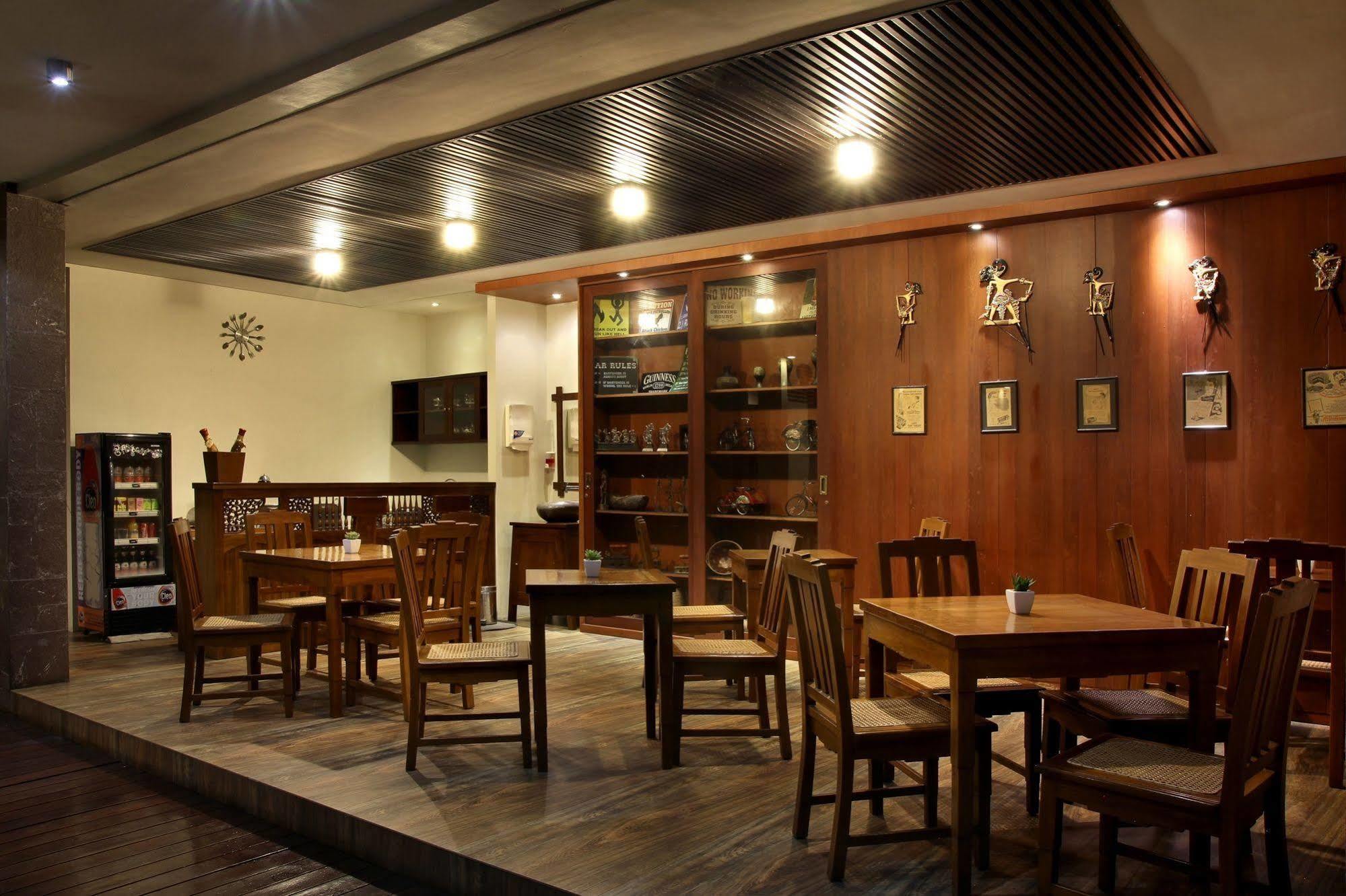 Cozy Boutique Guest House Malang Exterior photo