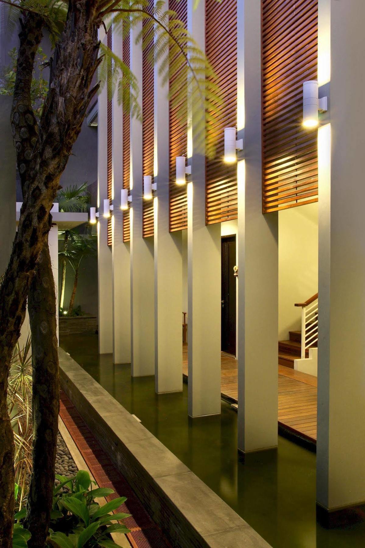 Cozy Boutique Guest House Malang Exterior photo